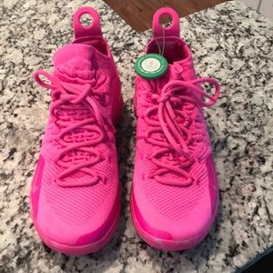 ***GOAT NIKE ZOOM KD II AUNT PEARL***          Size 7 New without Box Pink